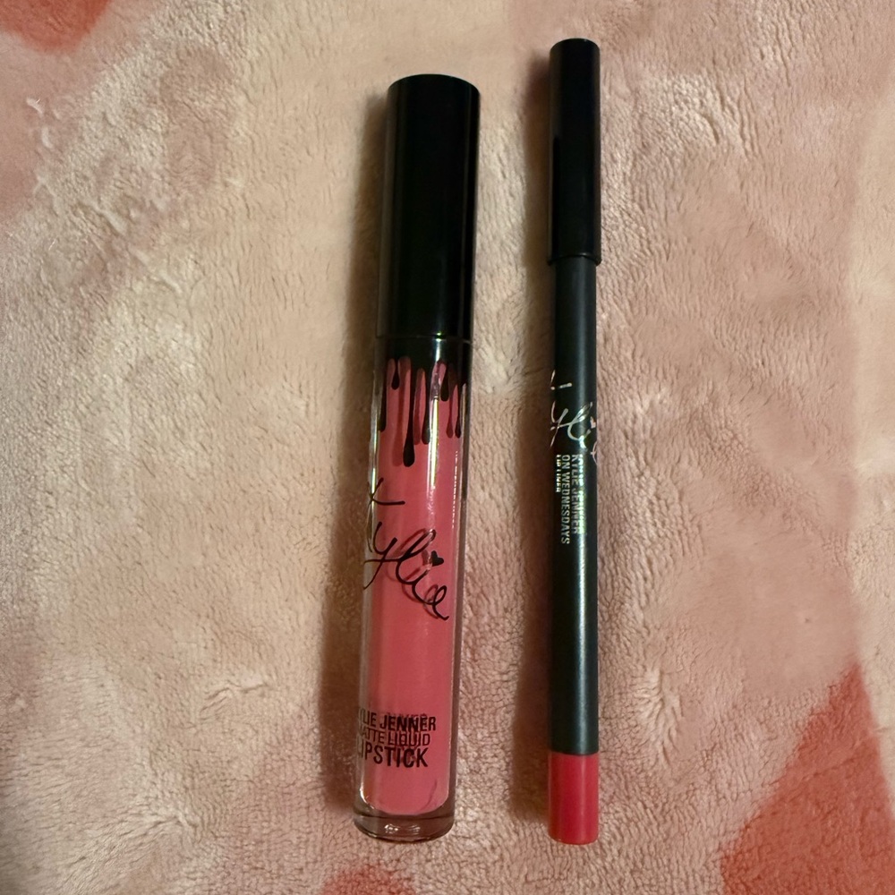 Kylie Matte Liquid Lipstick & Lip Liner Set-On Wednesdays -The Summer Collection